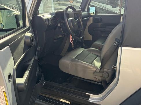 Used 2008 Jeep Wrangler X image 9