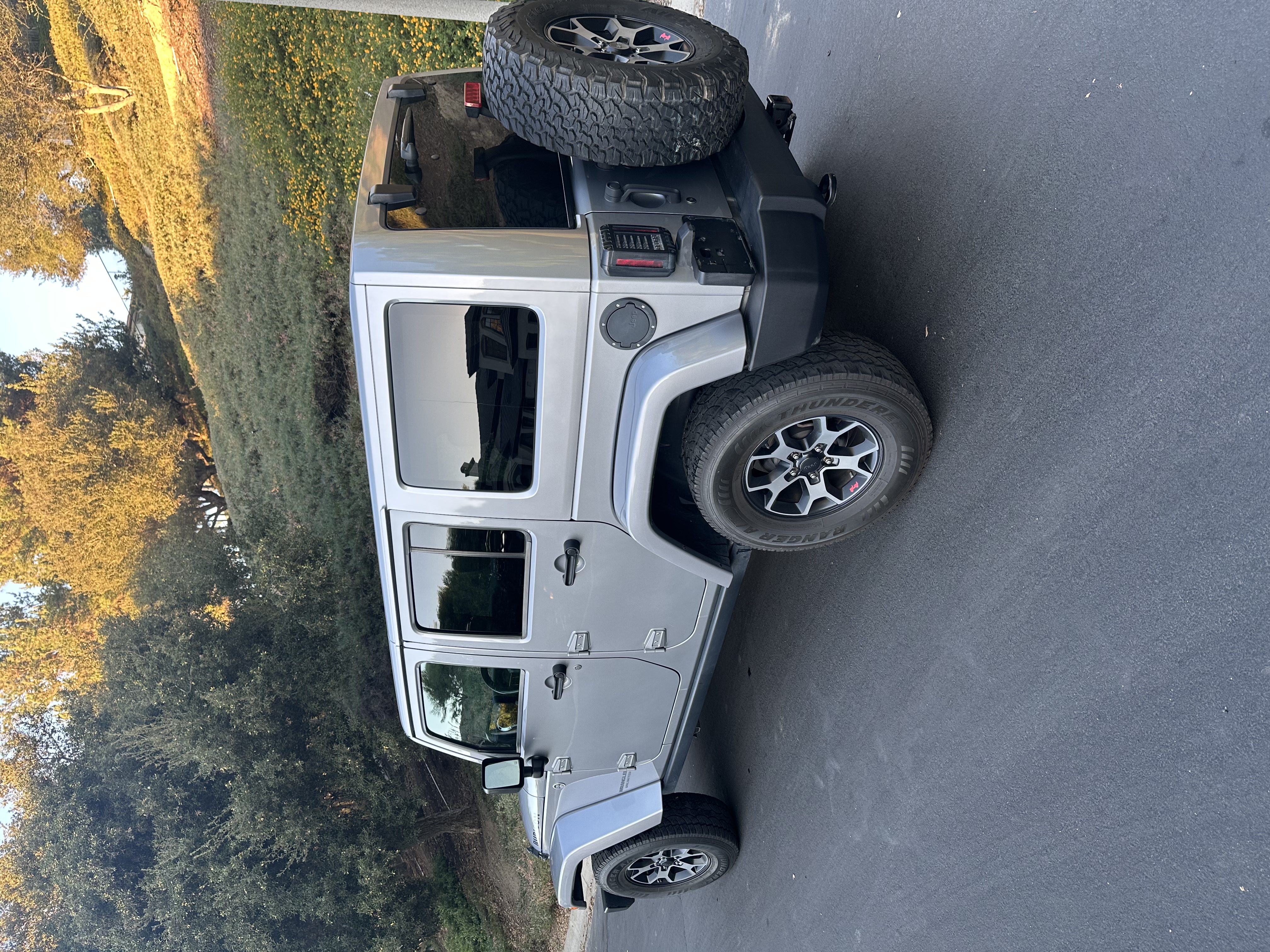 Used 2015 Jeep Wrangler Unlimited Rubicon w/ Connectivity Group AWD/4WD image 15
