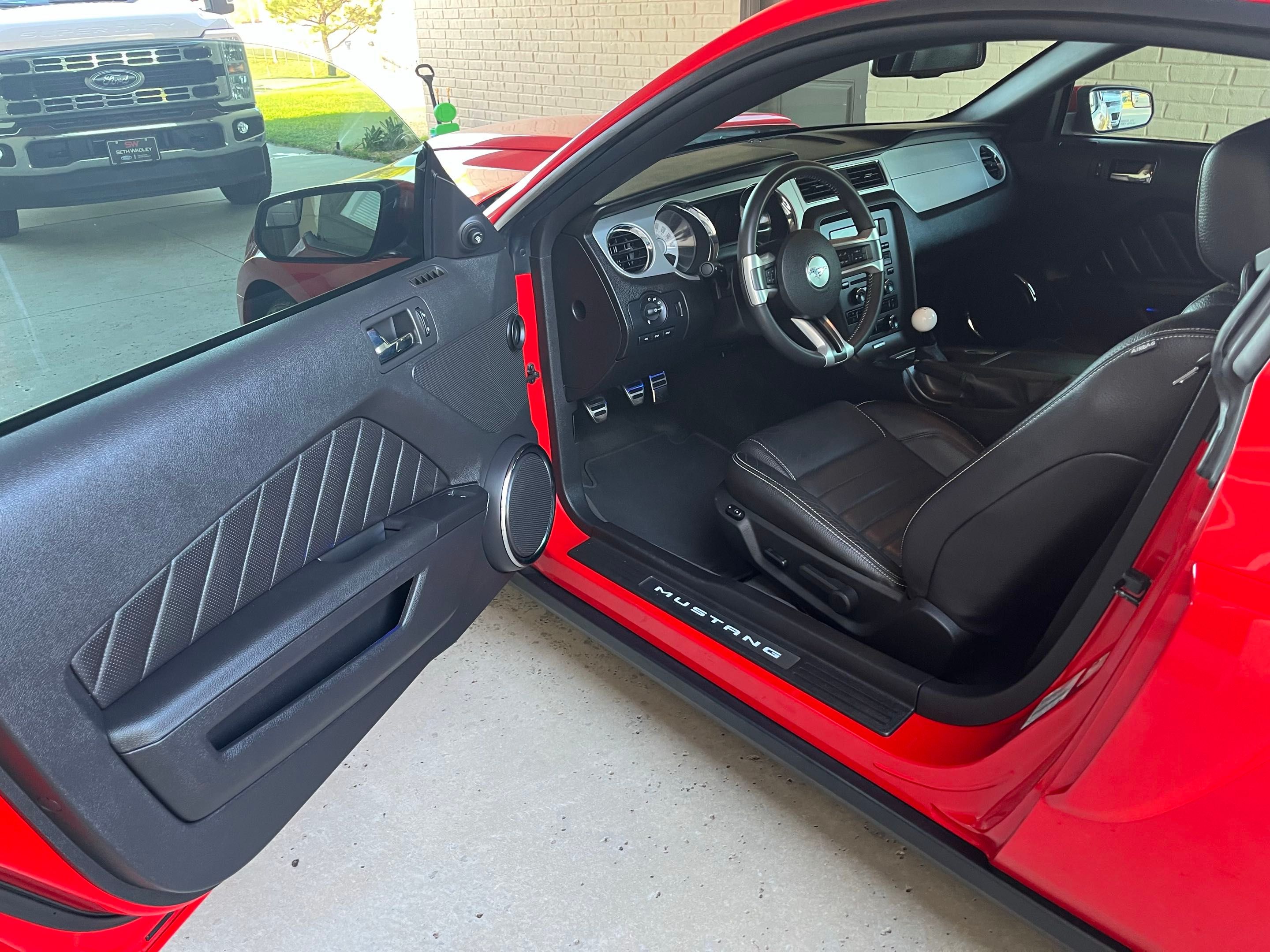 Used 2011 Ford Mustang GT Premium w/ Security Pkg RWD image 13