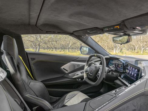 Used 2022 Chevrolet Corvette Stingray Premium Conv w/ Z51 Performance Package image 17