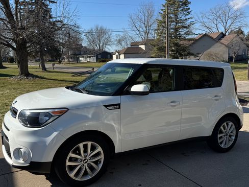 Used 2018 Kia Soul + FWD image 18