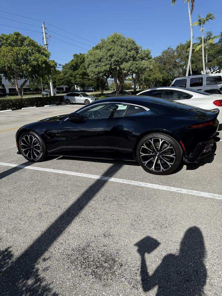 Used 2019 Aston Martin V8 Vantage Coupe RWD image 2