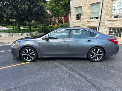 Used 2016 Nissan Altima 2.5 SR FWD image 1