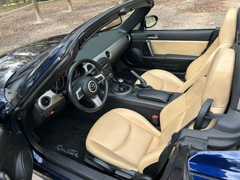 Used 2011 MAZDA MX-5 Miata Grand Touring w/ Premium Pkg image 14