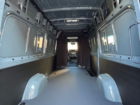 Used 2024 Mercedes-Benz Sprinter 2500 image 14