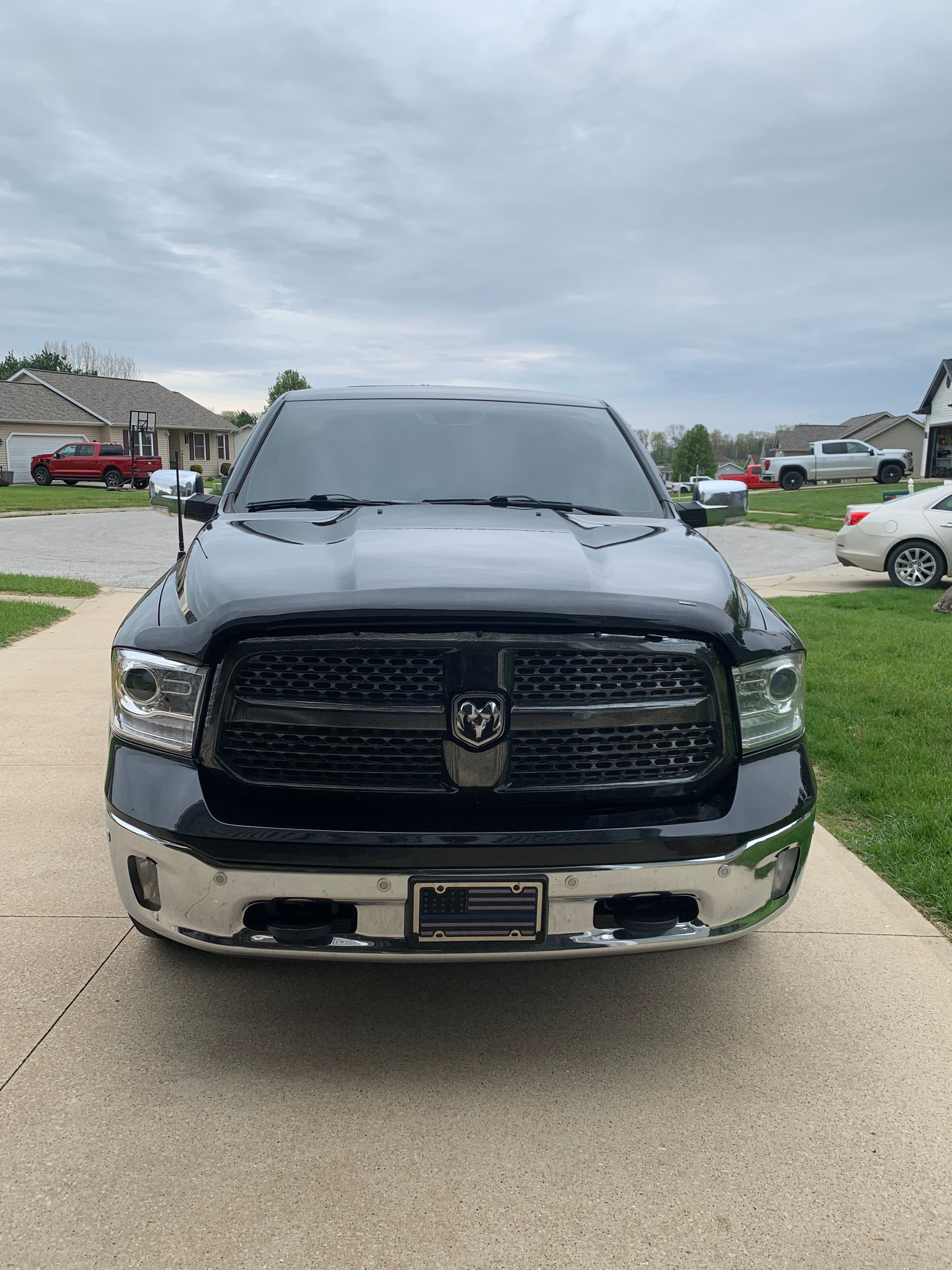 Used 2017 RAM 1500 Laramie w/ Convenience Group AWD/4WD image 2