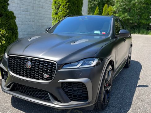 Used 2021 Jaguar F-PACE SVR image 14