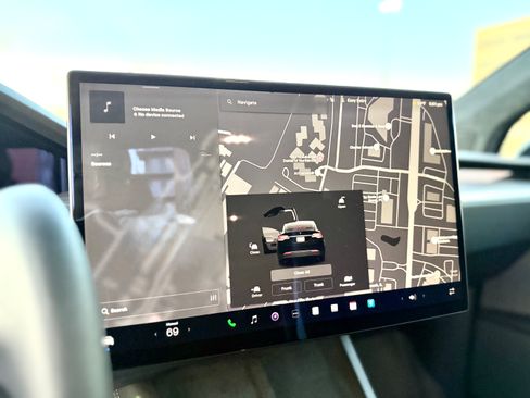 Used 2023 Tesla Model X image 18