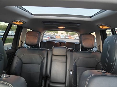 Used 2014 Mercedes-Benz GL 450 4MATIC w/ Lighting Package image 17
