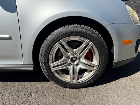 Used 2006 Volkswagen GTI 2.0T 2-Door image 9