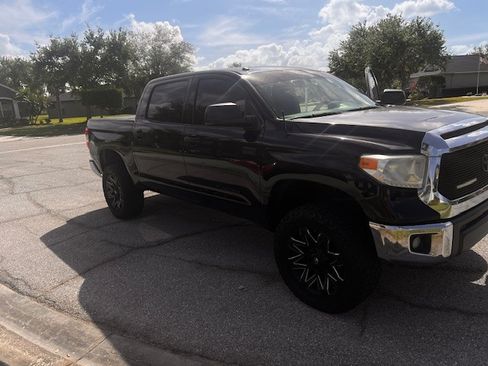 Used 2016 Toyota Tundra SR5 w/ SR5 Upgrade Package image 2