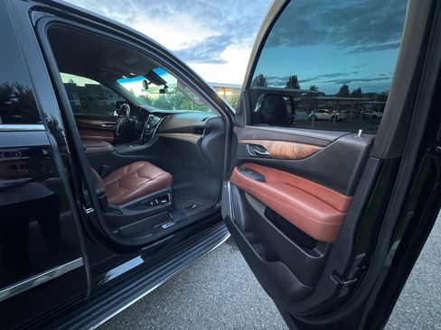 Used 2016 Cadillac Escalade ESV Premium AWD/4WD image 17