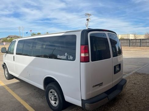 Used 2007 Chevrolet Express 3500 Extended Passenger w/ LT Preferred Equipment Group image 6