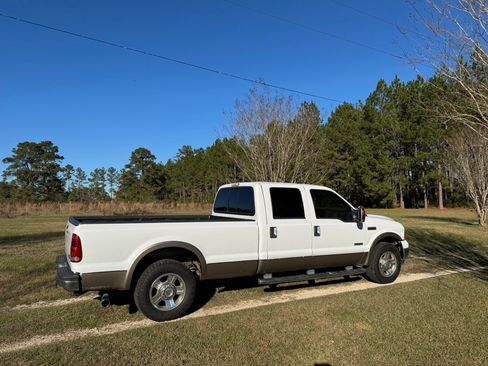 Used 2006 Ford F250 Lariat image 4