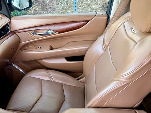 Used 2016 Cadillac Escalade Platinum AWD/4WD image 14