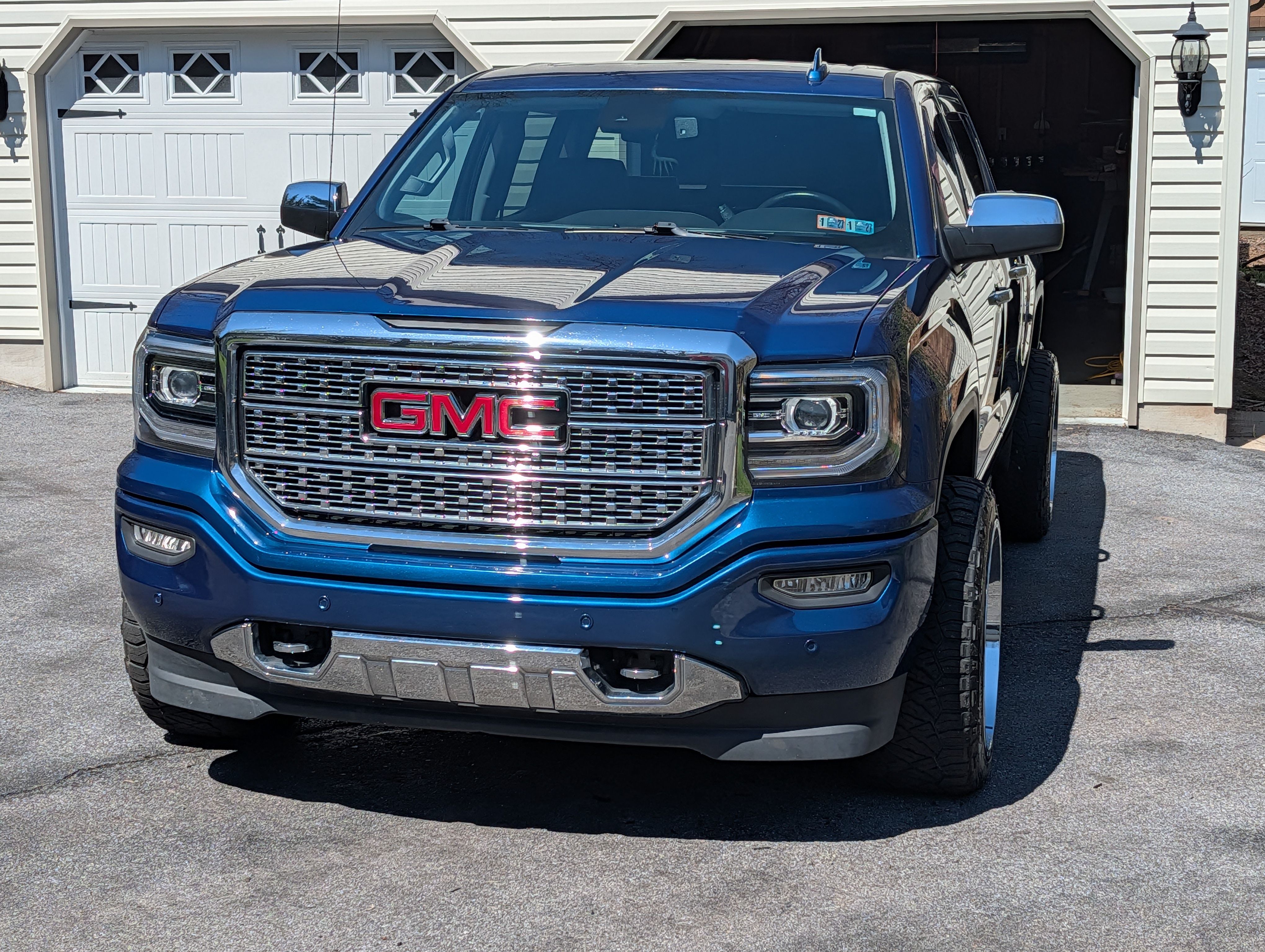 Used 2017 GMC Sierra 1500 Denali w/ Denali Ultimate Package AWD/4WD image 2