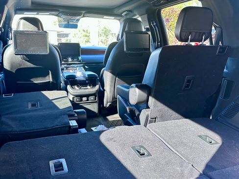 Used 2021 Lincoln Navigator Reserve image 8