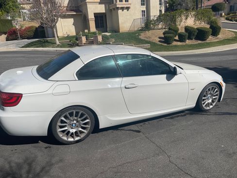 Used 2012 BMW 328i Convertible image 2