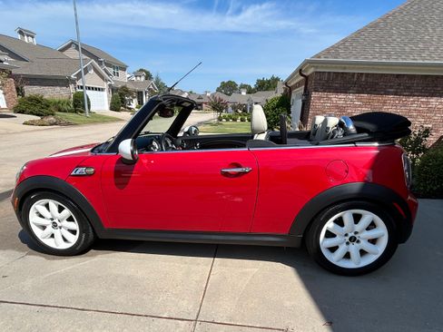 Used 2014 MINI Cooper S FWD image 2