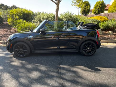 Used 2017 MINI Cooper S w/ Premium Package FWD image 8