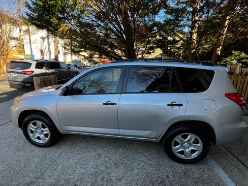 Used 2009 Toyota RAV4 4WD image 4