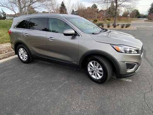 Used 2016 Kia Sorento LX image 11
