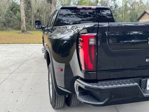 Used 2024 GMC Sierra 3500 Denali Ultimate image 9