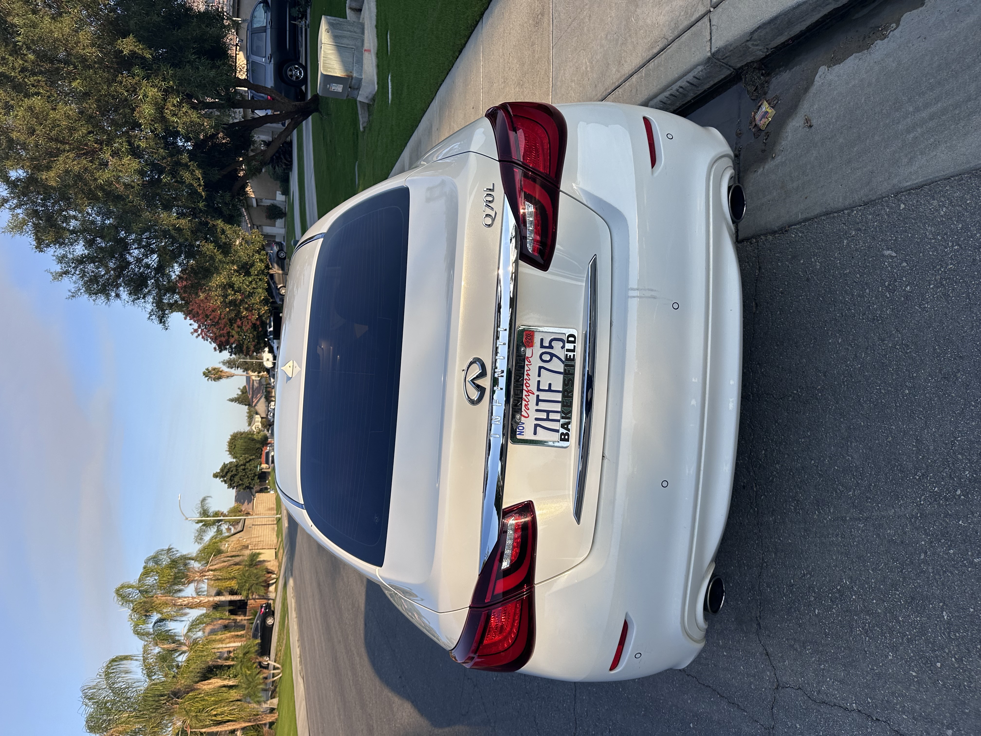 Used 2015 INFINITI Q70 L 3.7 w/ Technology Package RWD image 10