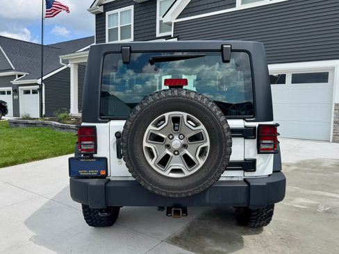Used 2014 Jeep Wrangler Rubicon w/ Power Convenience Group AWD/4WD image 10