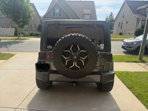 Used 2018 Jeep Wrangler Unlimited Sahara w/ Connectivity Group AWD/4WD image 5