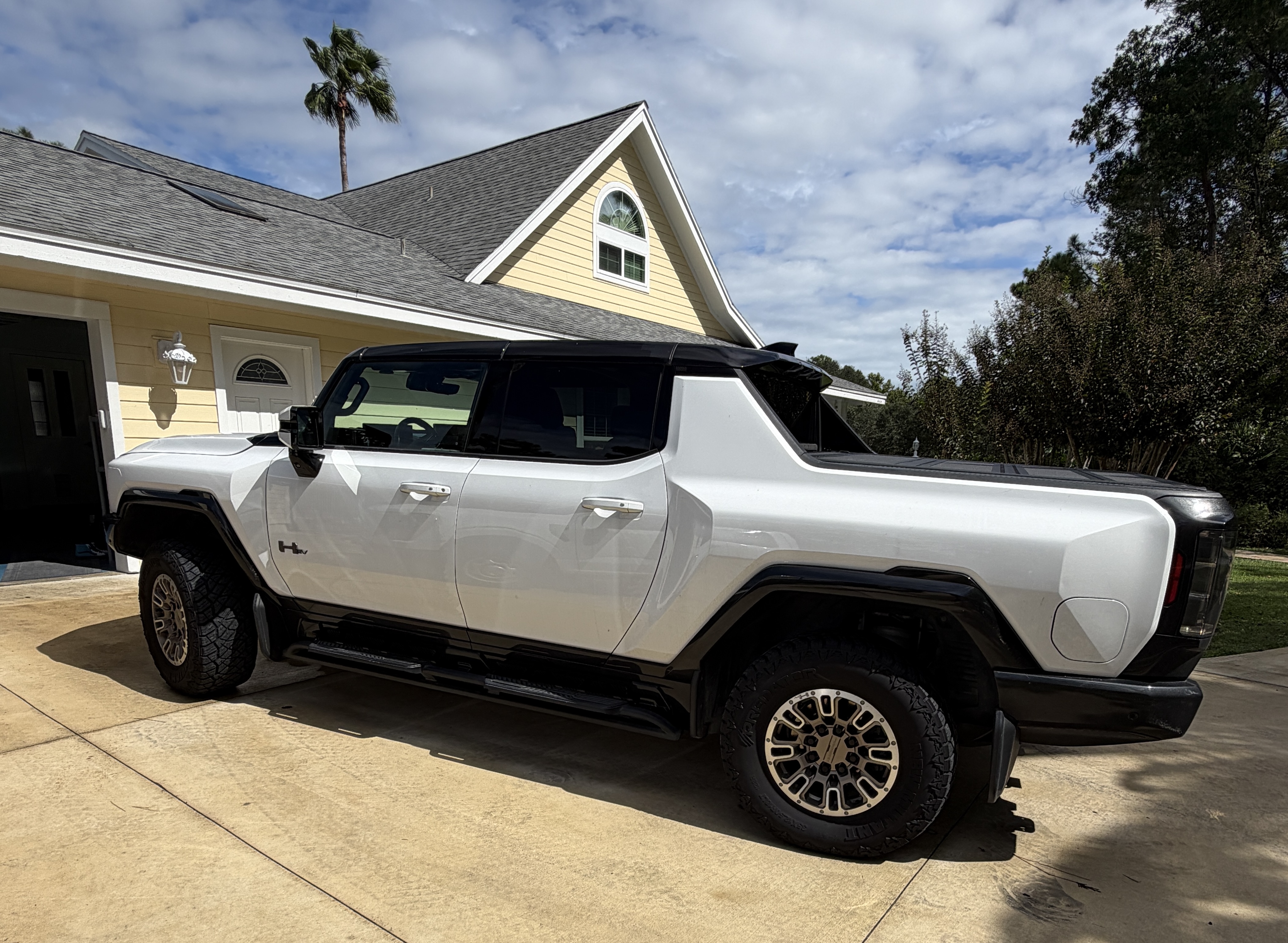 Used 2022 GMC Hummer EV Edition 1 w/ LPO, Illumination Package AWD/4WD image 6
