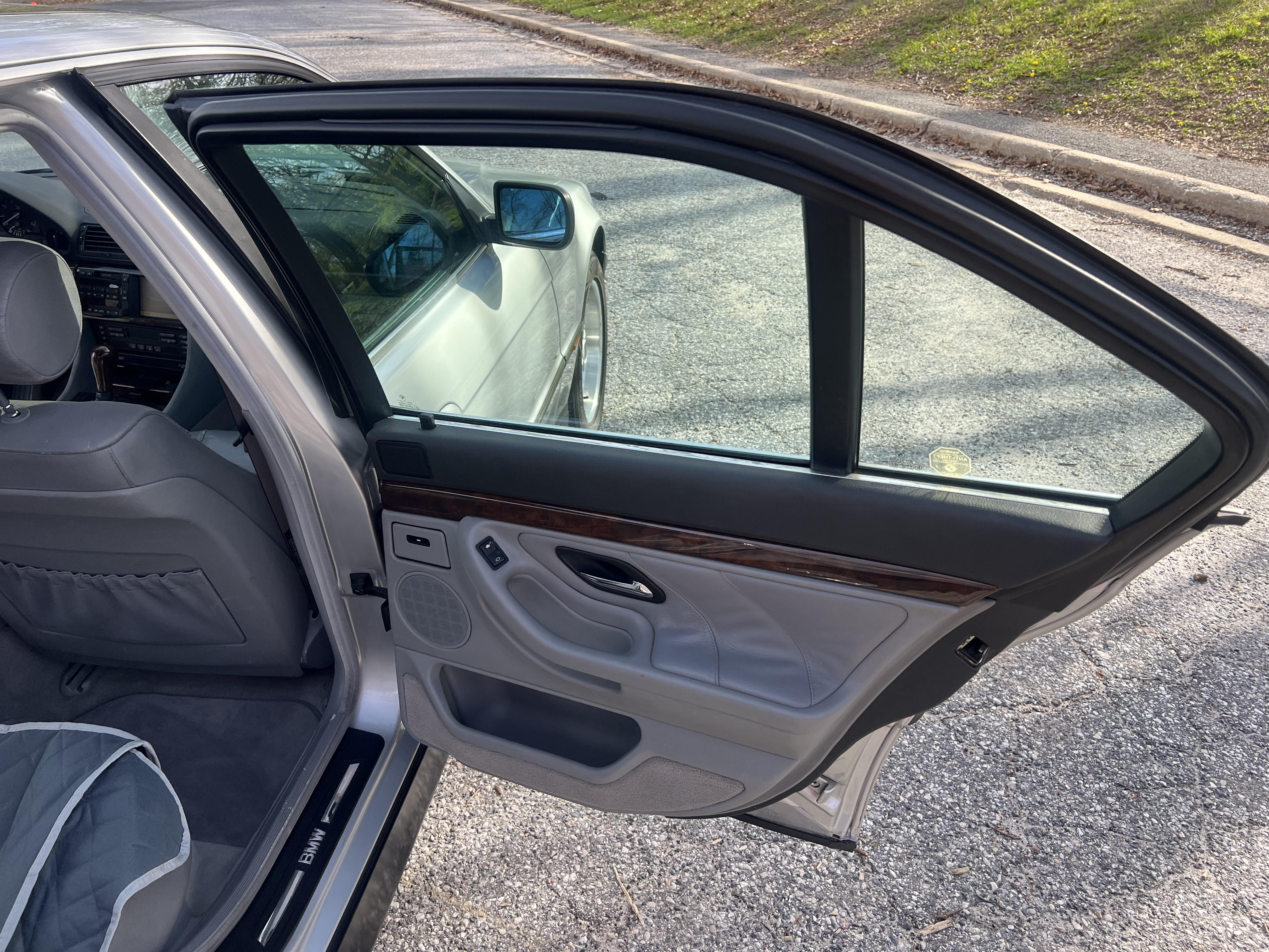 Used 2000 BMW 740i RWD image 11