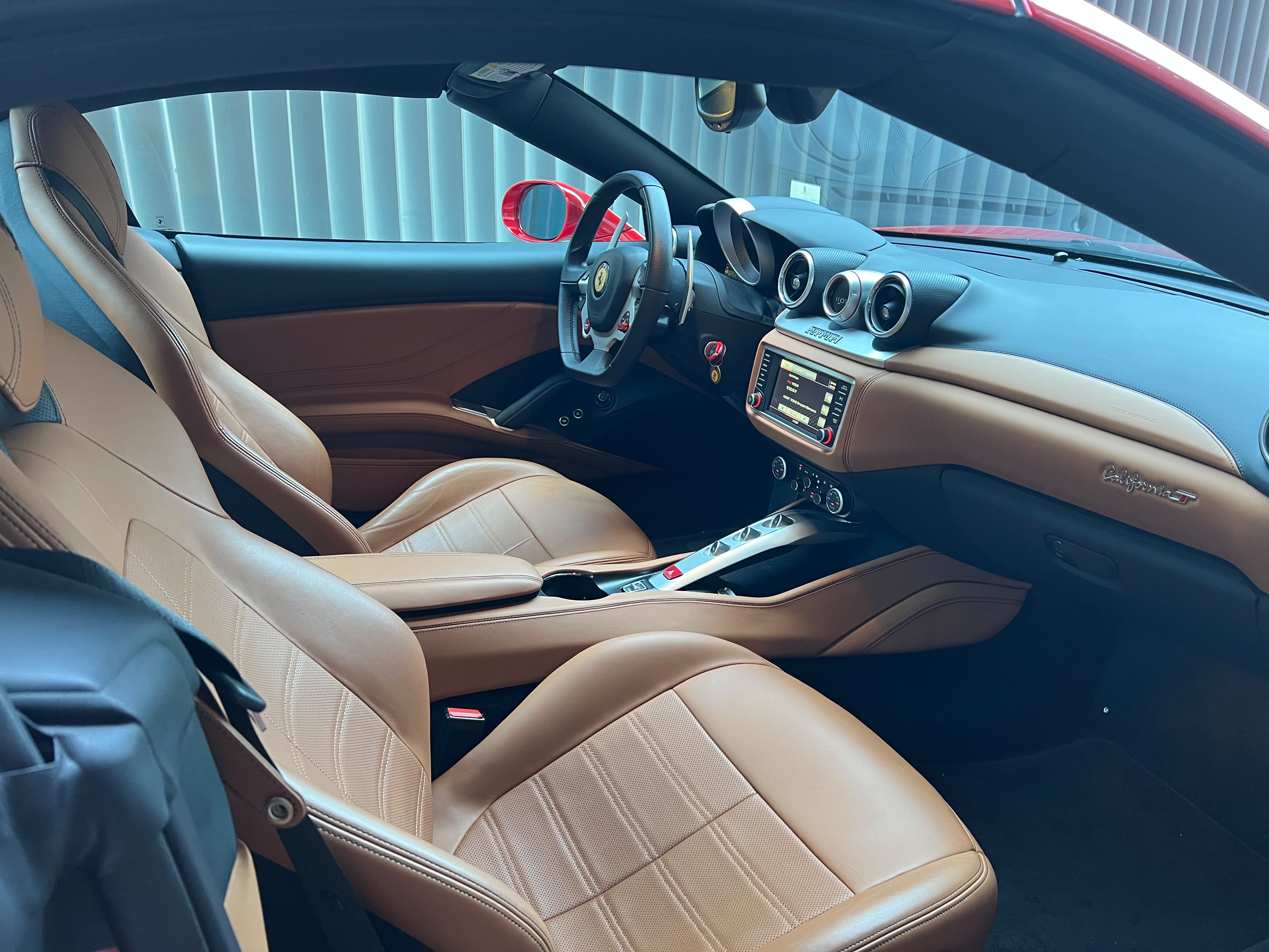 Used 2017 Ferrari California T RWD image 10