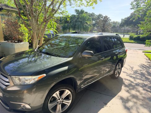 Used 2013 Toyota Highlander Limited FWD image 2