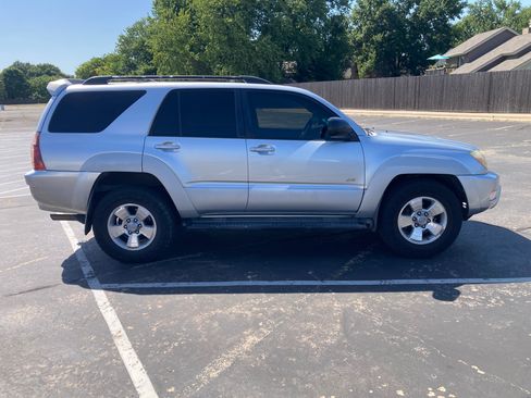 Used 2005 Toyota 4Runner SR5 RWD image 4