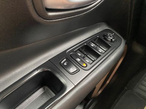 Used 2017 Jeep Renegade Limited image 14