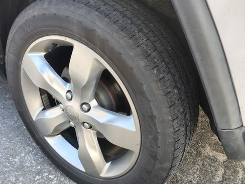 Used 2013 Jeep Grand Cherokee Overland image 16