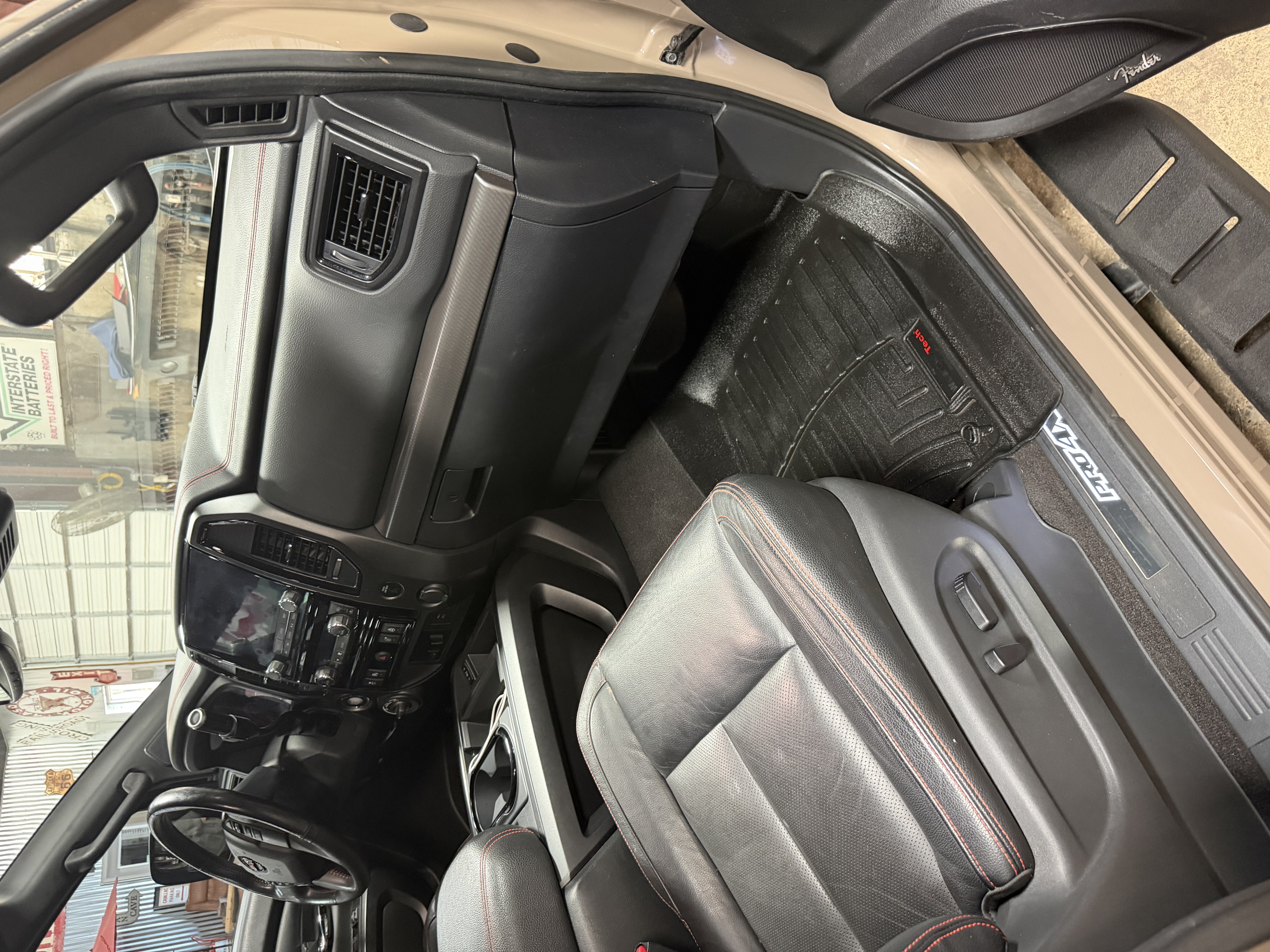 Used 2020 Nissan Titan PRO-4X w/ Pro-4x Convenience Package AWD/4WD image 15