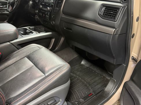 Used 2020 Nissan Titan PRO-4X w/ Pro-4x Convenience Package AWD/4WD image 15