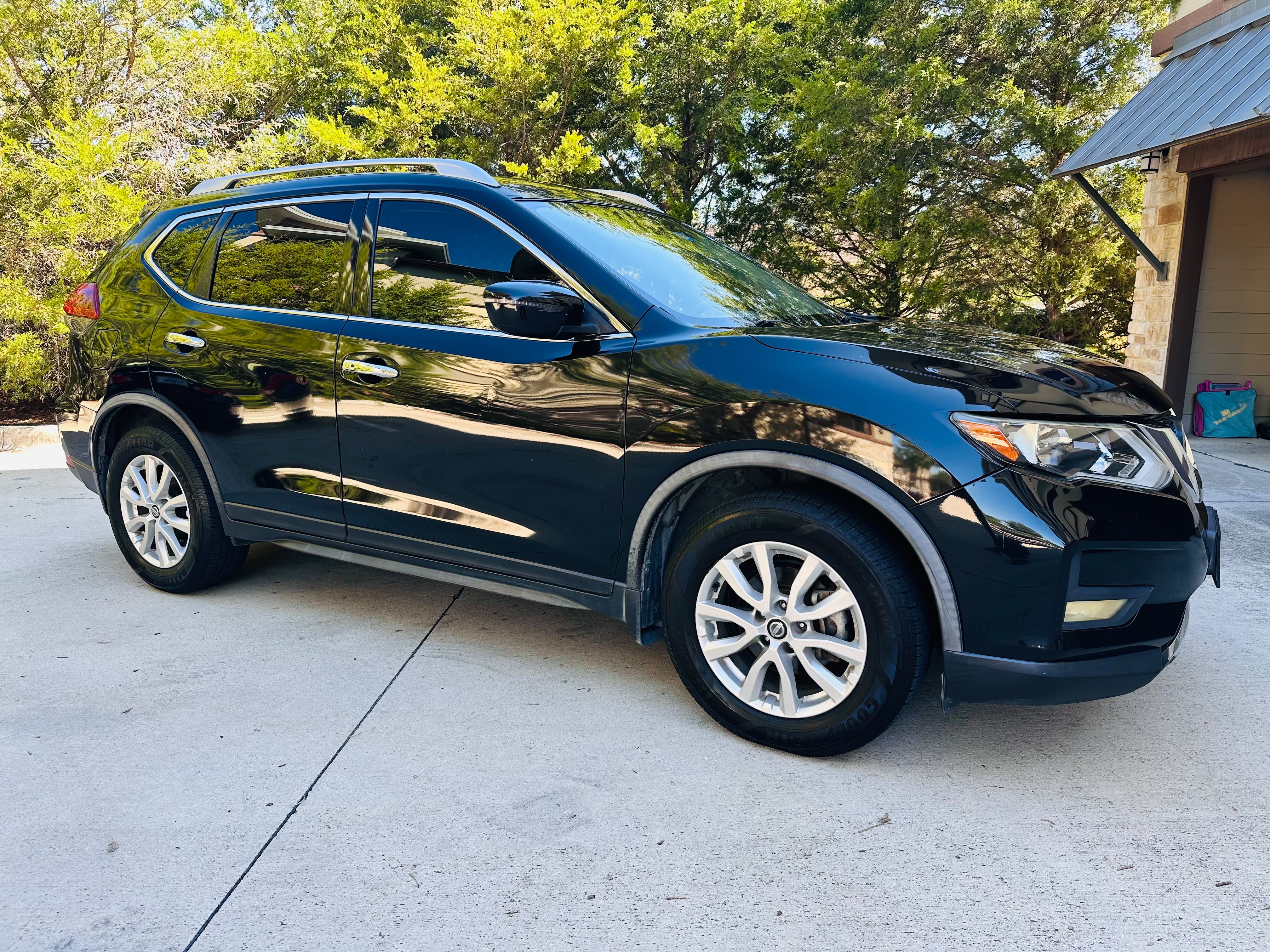 Used 2018 Nissan Rogue SV FWD image 5