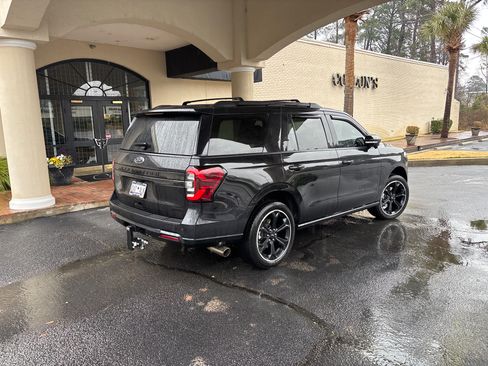 Used 2023 Ford Expedition Limited image 8