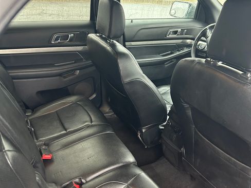 Used 2019 Ford Explorer XLT w/ Equipment Group 201A image 13