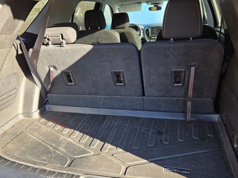 Used 2018 Chevrolet Traverse LT image 2