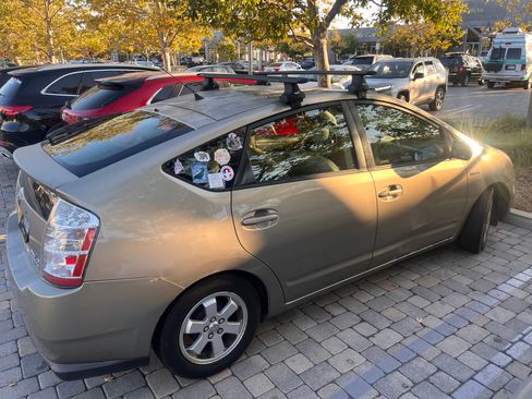 Used 2009 Toyota Prius Touring FWD image 1