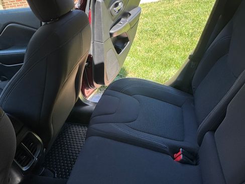 Used 2019 Jeep Cherokee Latitude w/ Cold Weather Group image 16