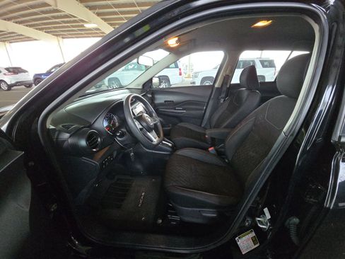 Used 2021 Nissan Kicks S image 11