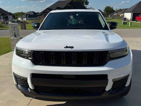 Used 2023 Jeep Grand Cherokee L Limited w/ Black Appearance Package image 10