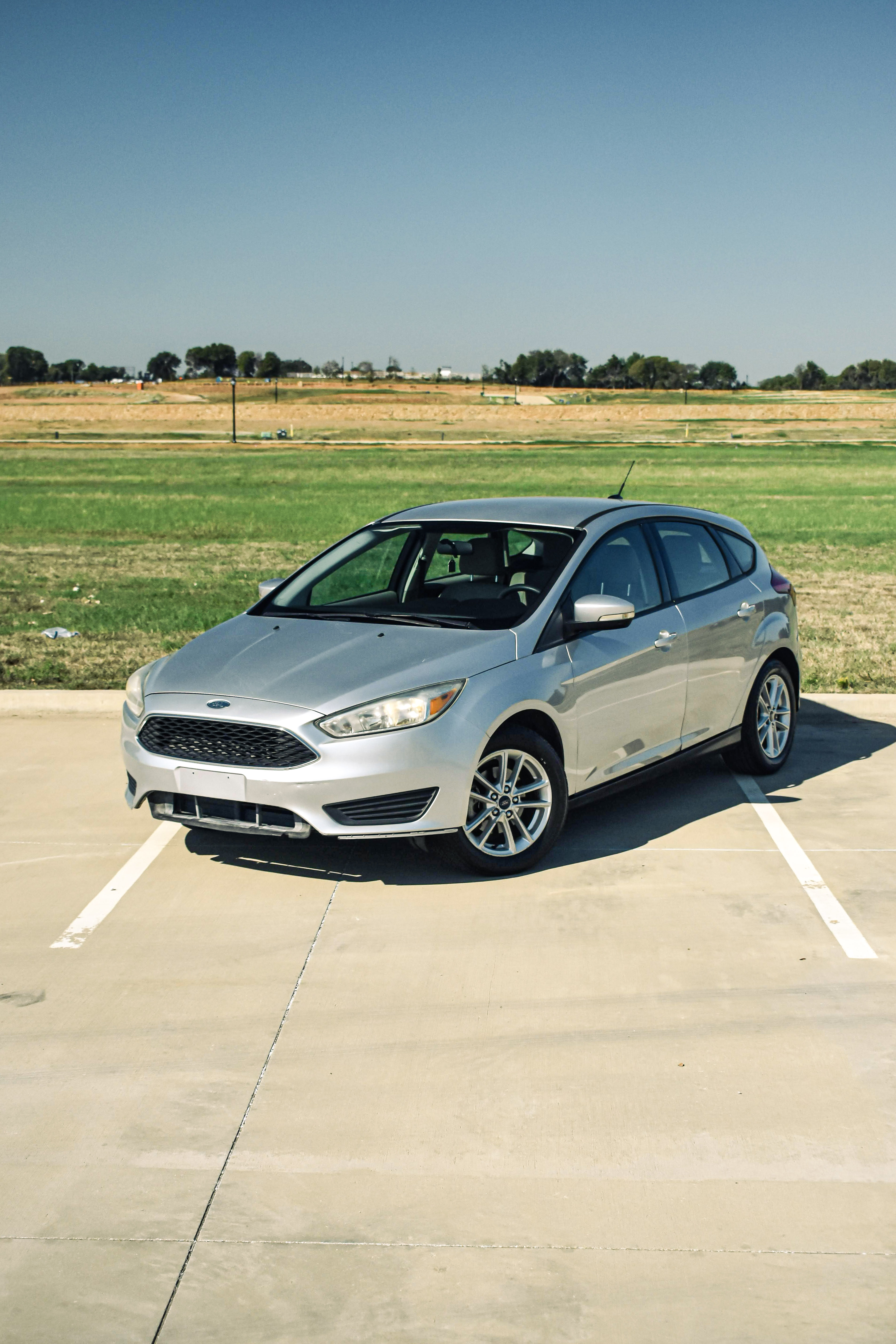 Used 2017 Ford Focus SE FWD image 1