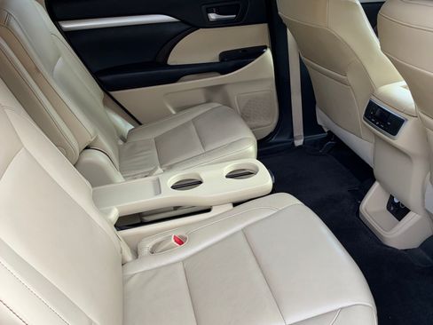 Used 2015 Toyota Highlander XLE image 11