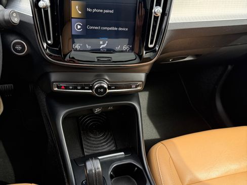 Used 2019 Volvo XC40 T5 Momentum image 29